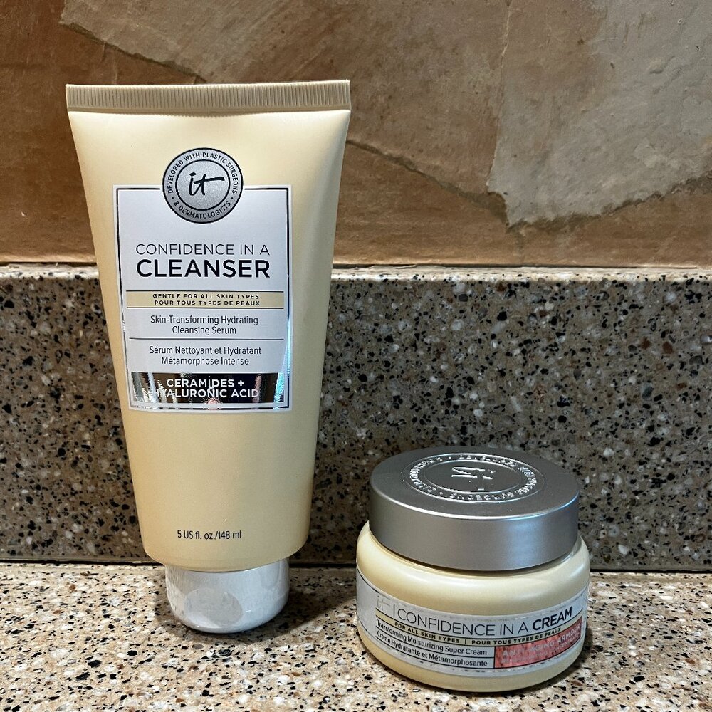 It Cosmetics  Confidence In A Cream Super Cream and Cleanser! Full Size!! NEW